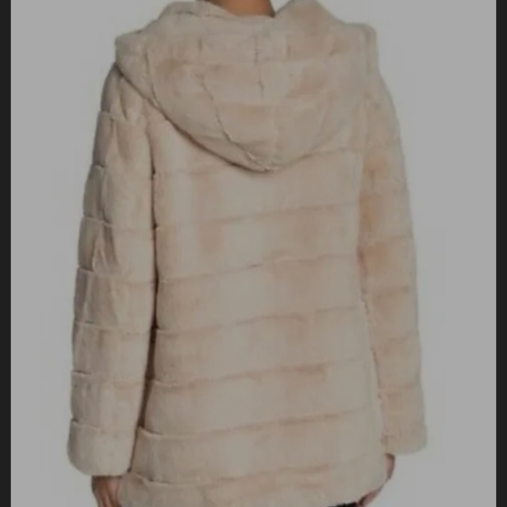 NWOT-Cream Faux Fur Coat